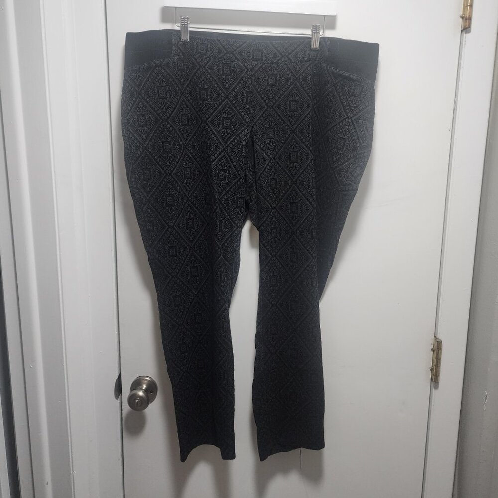 EUC One One Woman Size 2x Pants, Velvet Embossed Design